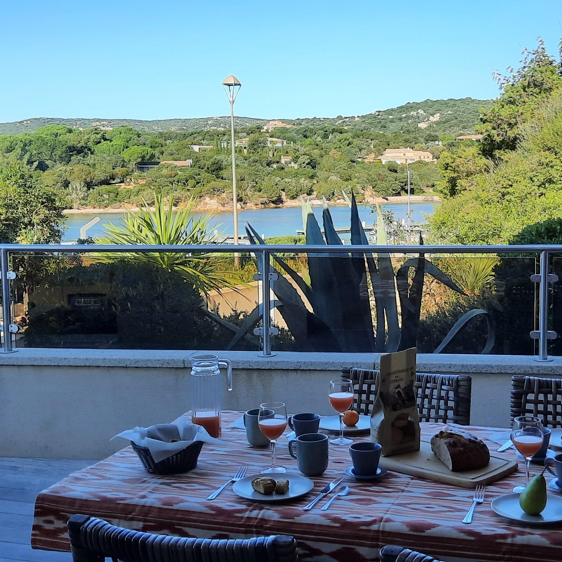 Côté Port, location Tizzano vue mer Gites Côté Port, location Tizzano vue mer Gites