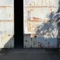 倉庫内、個室への入り口