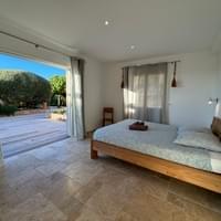 Chambre 1 avec salle de bain Chambre 1 avec salle de bain