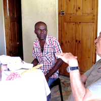 Préparatifs du chantier : Le directeur de l'école en Christian Grégoire notre référent local Préparatifs du chantier : Le directeur de l'école en Christian Grégoire notre référent local