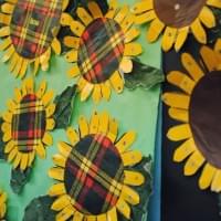 夏のひまわり 利用者のみなさんと作った壁飾り