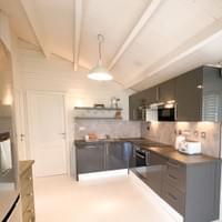 Well Equipped Kitchen Well Equipped Kitchen