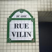 Plaque de rue imagée de JF Caillarec @haveaseat.paris rue Vilin
