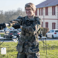 Charles-Louis d'Orléans, duc de Chartres. Il intègre le peloton préparatoire EOR à Draguignan pour présenter l'Ecole d'Application de l'Infanterie à Montpellier. Officier, il sert comme Aspirant au 1er Régiment de Chasseurs Parachutistes basé à Pamiers