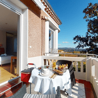 Petits déjeuners produits locaux biologique avec vue Falaise de Jastre  Petits déjeuners produits locaux biologique avec vue Falaise de Jastre