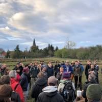 Praktischer Teil des Workshops mit Ernst Götsch auf dem Feld