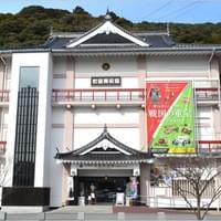The Samurai Museum. Right next to the roadway that leads to the Iwakuni castle, there is a museum that hold the history of samurai from the Edo period. It costs roughly 800 yen to enter.