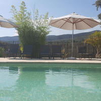 Piscine avec escalier pour entrer dans l'eau Piscine avec escalier pour entrer dans l'eau