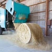 ●ベーラー投入・成形 ●ベーラー投入・成形