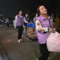 香港關懷力量義工分派物資到各單位 香港關懷力量義工分派物資到各單位