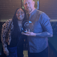 Lee Erinmez with pointblank alumni, Cheyenne Walker, collecting the UK Music MAP award at Liverpool's Sound City