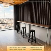 قاعة دراسة بإضاءة مريحة قاعة دراسة بإضاءة مريحة