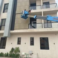 تنظيف واجهة زجاج مبنى تنظيف واجهة زجاج مبنى