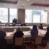 ラウンドテーブル