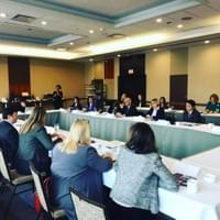 ラウンドテーブル