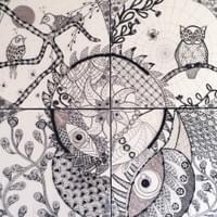 幾何学刺繍+墨アート作品《サムサラの森 01》。 4枚のキャンバス(S12×4)によって構成されるこの大作は、 自然のリズムと生命の循環を象徴する円環構造を中心に、 森に息づく光と影、音と沈黙の対話を描いている。 フクロウ、鳥、蜘蛛、植物などのモチーフは、それぞれが 知恵・自由・運命・再生の象徴として配置され、 生命が織りなす「森の呼吸」を幾何学的秩序の中に可視化している。  "Samsara Forest 01" – A large-scale geometric embroidery and sumi ink work (S12×4 panels, 1212×1212mm). This composition symbolizes the rhythm and cycle of life through a circular structure that connects nature and spirit. Owls, birds, spiders, and plants emerge as archetypes of wisdom, freedom, destiny, and rebirth — all resonating within the quiet geometry of the forest’s breath.