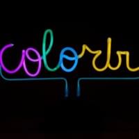 Já teve aquela sensação depois de uma gargalhada que ela relaxou o corpo? Rir é se dar colo, rir da vida também ajuda muito, esta poesia também tem um pouco da energia do arco íris, do gay, do alto astral! Ela é multicolor para trazer alto astral