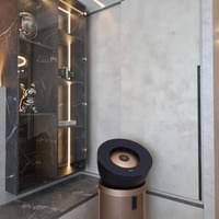 電視牆右側,巧妙置入兩座造型滑門鞋櫃 電視牆右側,巧妙置入兩座造型滑門鞋櫃