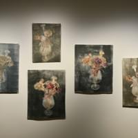 Tiivistynyt aika, 140 x 300, puupiirros ja monotypia 2017 Kuva: Hannu Salmi Tiivistynyt aika, 140 x 300, puupiirros ja monotypia 2017 Kuva: Hannu Salmi