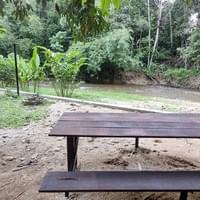 Ada juga meja & bangku picnic