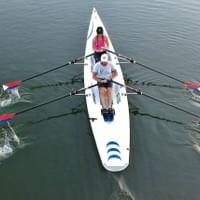 Quiskeen joukkue Myrskylintu nimisessä Leo Coastal C2X veneessä