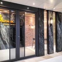 氣派的三館大門入口 氣派的三館大門入口