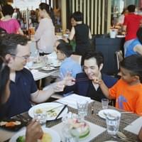 Roving Magic for Restaurants with Close-up Magic Roving Magic for Restaurants with Close-up Magic