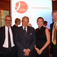 Con Navarro Valls, direttore della Sala Stampa della Santa Sede Con Navarro Valls, direttore della Sala Stampa della Santa Sede