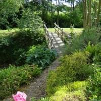 Petit pont fleuris Gite de charme bayeux Moulin de la Martinière