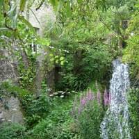 Cascade jardin Gite de charme bayeux Moulin de la Martinière