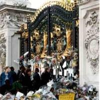The Peoples flowers at Buckingham Palace gates the day after Lady Diana’s funeral 1997 The Peoples flowers at Buckingham Palace gates the day after Lady Diana’s funeral 1997