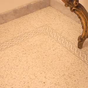 Terrazzo Bianco Carrara con Mosaico