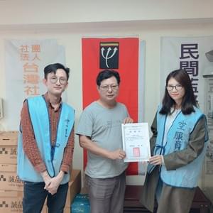 本會會員代表吳彥、副秘書長周聖凱,今日拜訪台灣勞工陣線,謝謝秘書長孫友聯對長榮空服員罷工的支持,並曾和本會一起辦理《台灣民主深化的再一步:勞工運動激烈抗爭下的勞資合作》講座,共同來討論在論述上、在法規制度上應該如何深化台灣的產業民主。