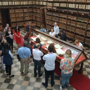A group of SELIM31 participants visit the UVa Historical Library of Santa Cruz exhibit 'Yngalaterra, Escoçia, Yrlanda' A group of SELIM31 participants visit the UVa Historical Library of Santa Cruz exhibit 'Yngalaterra, Escoçia, Yrlanda'