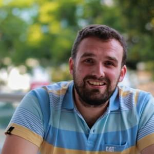 » I was born with a head problem. Basically I’ve got a pipe that goes from the back of my skull, running along here. You can feel it. You can touch. It runs from the back of my head to my stomach. It drains fluid. In your head, you’ve got a valve that puts water in and drains water out so you maintain pressure and temperature. Mine was broken. So my brain was being crushed.  So my mum took me around the country trying to find out what was wrong, I had everything in my head that was removed trying to figure out what was the problem. Everything that can be taken out and doesn’t affect you ? It got taken out. I couldn’t walk. If a fluid is doing this and crushing your brain… I wasn’t the clever one, because of the operations. And then I always wanted to be in hospitality… I like to speak to people, I like to serve people. I also love food. But I wasn’t clever at all. So I worked during the World Cup, managed 10 private suites at Elis Park and a private lounge. Then did the whole African Games in Mapuccu. I was there for 3 months, it about killed me but we did it. And I came back and opened this. So I’ve been pushing on with this, I mean it was something inspiring. During my service  I served Nelson Mandela 3 times. I was his personal waiter. So he told me… He always asked questions about how you’re doing, and what you’re doing, what are your plans… and he said to me that it takes a great man to be served but it takes a greater man to serve. So that always inspired me to keep going through hard times. »