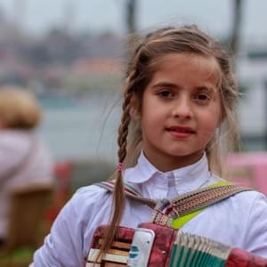 I gave her 1 Lira in exchange for a smile. I heard her talking at an other table. She is 9 years old and  she plays the accordion everyday in touristic places. From 10am to 11pm. She has nothing else, except her mother. She stays close to her, but her mother takes all the money she earns.