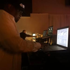 DJ SUPA DAVE SETTING UP DJ SUPA DAVE SETTING UP