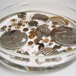 內部機芯零件全面清洗 內部機芯零件全面清洗
