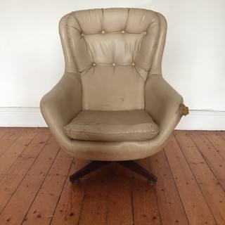 Spring and Pin Upholstery | Egg Chair Spring and Pin Upholstery | Egg Chair