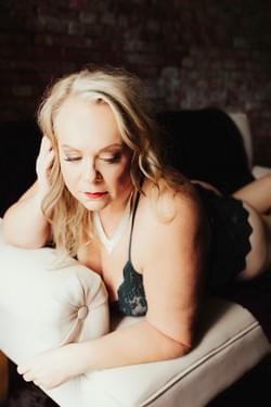 Boudoir in couch Boudoir in couch