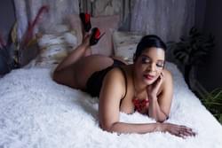 Boudoir pose in bed Boudoir pose in bed