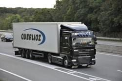 Camion Querlioz siglé avec l'ancien logo