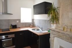 cuisine aménagée noire appartement de charme bayeux