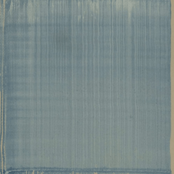 Traces: blue and white. Traces: blue and white.