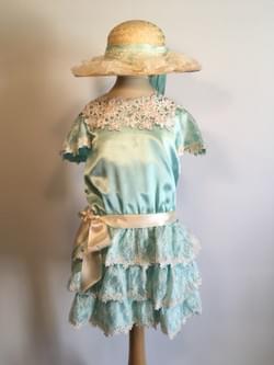 la petite fille modèle bleue la petite fille modèle bleue