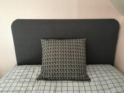 la tête de lit & la housse de coussin la tête de lit & la housse de coussin