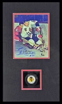 STAN MIKITA - SIGNED PHOTO and PUCK STAN MIKITA - SIGNED PHOTO and PUCK