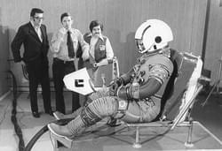 Photograph of Jack Schimitt taken on March 8,1972 which participates in a test of the A7-LB suit not coated with its outer TMG layer. In the background are, on the left, NASA representative John Leshko at the John McMullen Center and Steve Rubin, engineer of the A7-LB suit, on the right.