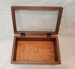 Walnut dovetail box w/ glass top Walnut dovetail box w/ glass top