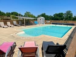Piscine 6mx12m sécurisée, chauffée de Mai à Septembre, avec voiles d'ombrage et nombreux transats, et chaises longues Piscine 6mx12m sécurisée, chauffée de Mai à Septembre, avec voiles d'ombrage et nombreux transats, et chaises longues
